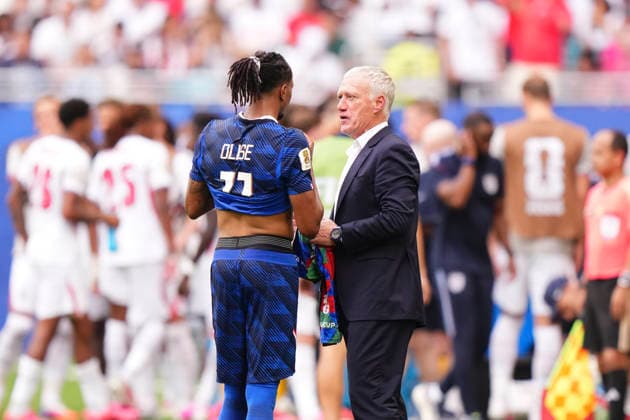 France v England: Bronze Medal Match - FIFA World Cup, WM, Weltmeisterschaft, Fussball 2026 Didier Deschamps, head coach of France, talk to Michael Olise of France during the FIFA World Cup 2026 Bronze Medal Match match between France and England at Miami Stadium on July 18, 2026 in Miami Gardens, United States. Miami Gardens FL United States  Copyright: xJosexBretonx originalFilename:bretonhernandez-franceve260718_npusE.jpg