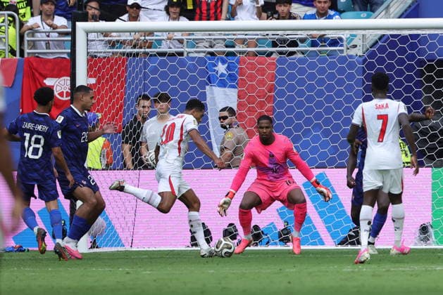 FIFA World Cup, WM, Weltmeisterschaft, Fussball 2026 3rd place playoff - France vs England Jude Bellingham of England (C) scores the 4-6 goal during the FIFA World Cup 2026 3rd place playoff match France against England, in Miami, Florida, USA, 18 July 2026. MIAMI United States  Copyright: xCRISTOBALxHERRERA-ULASHKEVICHx