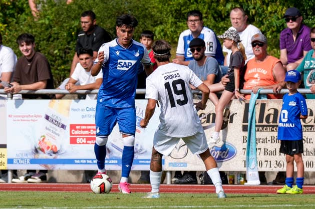 v.li.: Deniz Zeitler (Hoffenheim, 38),m Minos Gouras (SGV, 19), Zweikampf, Spielszene, Duell, duel, tackle, tackling, Dynamik, Action, Aktion, 18.07.2026, Bad Friedrichshall (Deutschland), Fussball, Testspiel, TSG 1899 Hoffenheim - SGV Heilbronn-Freiberg, DFB DFL REGULATIONS PROHIBIT ANY USE OF PHOTOGRAPHS AS IMAGE SEQUENCES AND OR QUASI-VIDEO. *** From left: Deniz Zeitler (Hoffenheim), 38, and Minos Gouras (SGV), 19; tackle, game scene, duel, tackle, tackling, dynamic, action, 18 July 2026, Bad Friedrichshall, Germany, soccer, friendly match, TSG 1899 Hoffenheim vs. SGV Heilbronn Freiberg, DFB and DFL regulations prohibit any use of photographs as image sequences and or quasi-video xozx