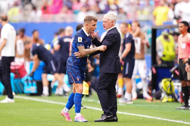 July 18, 2026, Miami Gardens, Florida, United States: Didier Deschamps, head coach of France, talk to Lucas Digne of France during the FIFA World Cup, WM, Weltmeisterschaft, Fussball 2026 Bronze Medal Match match between France and England at Miami Stadium on July 18, 2026 in Miami Gardens, United States. Miami Gardens United States - ZUMAa181 20260718_zaa_a181_101 Copyright: xJosexBretonx