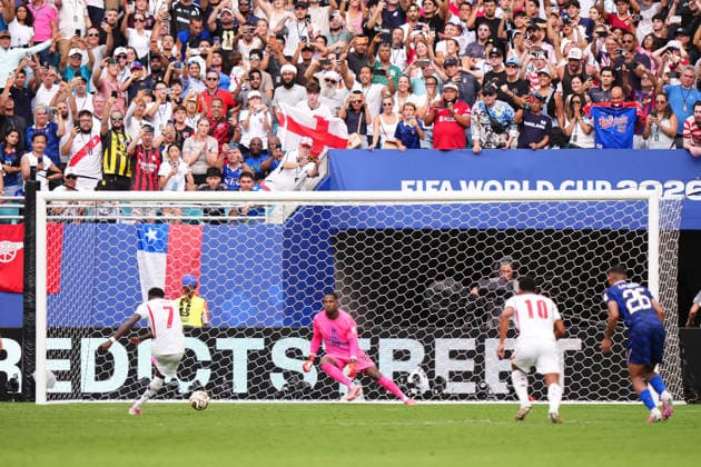 France v England: Bronze Medal Match - FIFA World Cup, WM, Weltmeisterschaft, Fussball 2026 Bukayo Saka of England shoots for goal from penalty spot during the FIFA World Cup 2026 Bronze Medal Match match between France and England at Miami Stadium on July 18, 2026 in Miami Gardens, United States. Miami Gardens FL United States  Copyright: xJosexBretonx originalFilename:bretonhernandez-franceve260718_npl6F.jpg