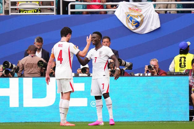 July 18, 2026, Miami Gardens, Florida, United States: Bukayo Saka of England celebrates after scoring his team s fifth goal with teammate Declan Rice of England during the FIFA World Cup, WM, Weltmeisterschaft, Fussball 2026 Bronze Medal Match match between France and England at Miami Stadium on July 18, 2026 in Miami Gardens, United States. France V England: Bronze Medal Match - FIFA World Cup 2026  - ZUMAa181 20260718_zaa_a181_107 Copyright: xJosexBretonx