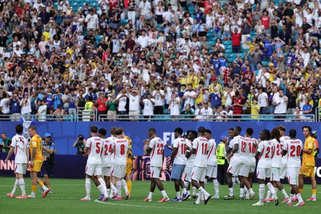FIFA World Cup, WM, Weltmeisterschaft, Fussball 2026 3rd place playoff - France vs England Players of England greet their supporters after receiving the third place medals for winning the FIFA World Cup 2026 3rd place playoff match France against England, in Miami, Florida, USA, 18 July 2026. MIAMI United States  Copyright: xCRISTOBALxHERRERA-ULASHKEVICHx