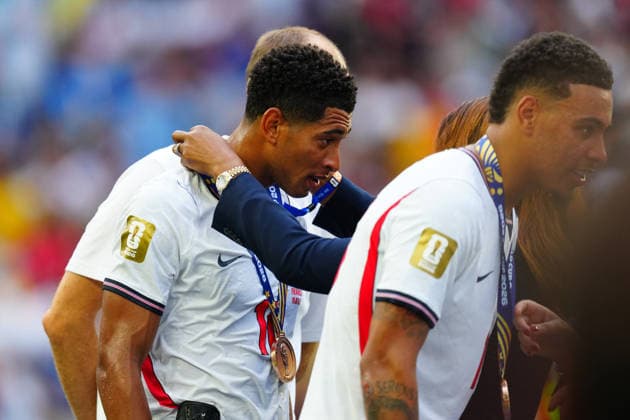 Jude Bellingham of England receives a medal for third place France v England, 2026 FIFA World Cup, WM, Weltmeisterschaft, Fussball 3rd Place Final, Football, Miami Stadium, Miami, Florida, USA - 18 Jul 2026Miami Miami Stadium Florida (FL) United States of America  Copyright: xJavierxGarcia Shutterstockx 16995468dr