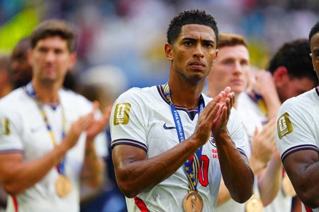 Jude Bellingham of England claps the fans after collecting his third place medal France v England, 2026 FIFA World Cup, WM, Weltmeisterschaft, Fussball 3rd Place Final, Football, Miami Stadium, Miami, Florida, USA - 18 Jul 2026Miami Miami Stadium Florida (FL) United States of America  Copyright: xJavierxGarcia Shutterstockx 16995468dn