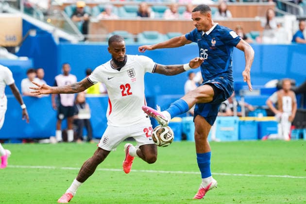 Ivan Toney of England (L) and Maxence Lacroix of France (R) fight for possession during a FIFA Men’s World Cup 2026 Bronze Final football match between France and England at Miami Stadium, in Miami Gardens on July 18th 2026 (Photo by Alexandra Fechete SPP)  Copyright: xAlexandraxFechete SPPx Sportspressphoto_SPR193112