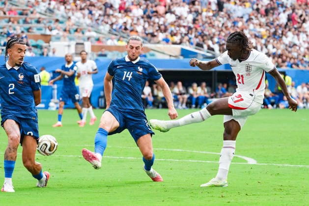 Eberechi Eze of England (R) shoots for goal during a FIFA Men’s World Cup 2026 Bronze Final football match between France and England at Miami Stadium, in Miami Gardens on July 18th 2026 (Photo by Alexandra Fechete SPP)  Copyright: xAlexandraxFechete SPPx Sportspressphoto_SPR193114