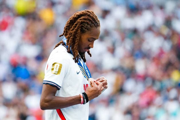 Djed Spence of England reacts with his medal after winning the FIFA Men’s World Cup 2026 Bronze Final football match between France and England at Miami Stadium, in Miami Gardens on July 18th 2026 (Photo by Alexandra Fechete SPP)  Copyright: xAlexandraxFechete SPPx Sportspressphoto_SPR193196