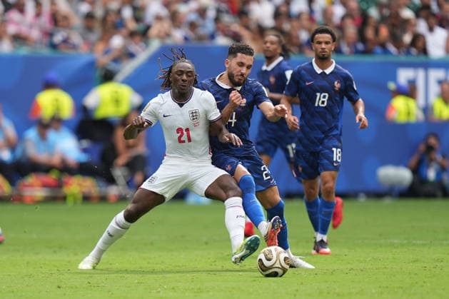 MIAMI GARDENS, FL - JULY 18: England midfielder Eberechi Eze (21) and France midfielder Rayan Cherki (24) battle for the ball in the first half during the FIFA World Cup, WM, Weltmeisterschaft, Fussball 26 Bronze Final between France and England on Saturday, July 18, 2206 at Miami Stadium in Miami Gardens, FL (Photo by Peter Joneleit Icon Sportswire) SOCCER: JUL 18 FIFA World Cup 26 Bronze Final - France v England EDITORIAL USE ONLY Icon260718066