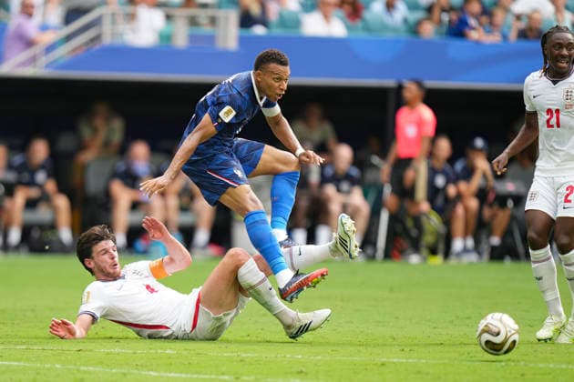 MIAMI GARDENS, FL - JULY 18: France forward Kylian MbappÃ (10) leaps over a slide tackle attempt by England midfielder Declan Rice (4) in the first half during the FIFA World Cup, WM, Weltmeisterschaft, Fussball 26 Bronze Final between France and England on Saturday, July 18, 2206 at Miami Stadium in Miami Gardens, FL (Photo by Peter Joneleit Icon Sportswire) SOCCER: JUL 18 FIFA World Cup 26 Bronze Final - France v England EDITORIAL USE ONLY Icon260718069
