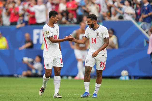 MIAMI GARDENS, FL - JULY 18: England midfielder Jude Bellingham (10) and England defender Reece James (24) celebrate after a goal in the second half during the FIFA World Cup, WM, Weltmeisterschaft, Fussball 26 Bronze Final between France and England on Saturday, July 18, 2206 at Miami Stadium in Miami Gardens, FL (Photo by Peter Joneleit Icon Sportswire) SOCCER: JUL 18 FIFA World Cup 26 Bronze Final - France v England EDITORIAL USE ONLY Icon260718075