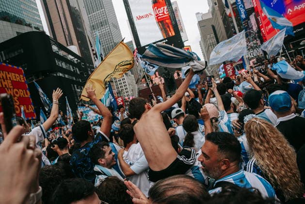 Argentinian soccer fans take over Times Square Soccer fans take over Times Square ahead of the World Cup final game, in New York, New York, USA, 18 July 2026. NEW YORK New York United States  Copyright: xOLGAxFEDOROVAx