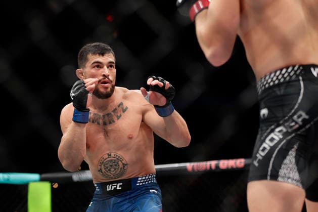 July 18, 2026, Oklahoma City, Oklahoma, United States: CHASE HOOPER and MITCH RAMIREZ fight in their 3-round Lightweight bout at UFC Fight Night OKC at the Paycom Center in Oklahoma City, OK. Oklahoma City United States - ZUMAs346 20260718_zsp_s346_042 Copyright: xAlejandroxSalazarx