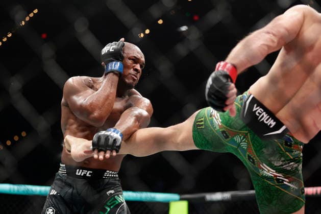 July 18, 2026, Oklahoma City, Oklahoma, United States: DRICUS DU PLESSIS and KAMARU USMAN fight in a 5-round Middleweight Main Event bout at UFC Fight Night OKC at the Paycom Center in Oklahoma City, OK. Oklahoma City United States - ZUMAs346 20260718_zsp_s346_052 Copyright: xAlejandroxSalazarx