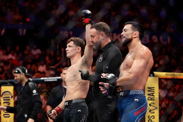 July 18, 2026, Oklahoma City, Oklahoma, United States: CHASE HOOPER and MITCH RAMIREZ fight in their 3-round Lightweight bout at UFC Fight Night OKC at the Paycom Center in Oklahoma City, OK. Oklahoma City United States - ZUMAs346 20260718_zsp_s346_056 Copyright: xAlejandroxSalazarx