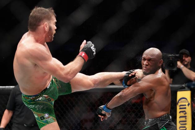July 18, 2026, Oklahoma City, Oklahoma, United States: DRICUS DU PLESSIS and KAMARU USMAN fight in a 5-round Middleweight Main Event bout at UFC Fight Night OKC at the Paycom Center in Oklahoma City, OK. UFC Fight Night Oklahoma City  - ZUMAs346 20260718_zsp_s346_073 Copyright: xAlejandroxSalazarx