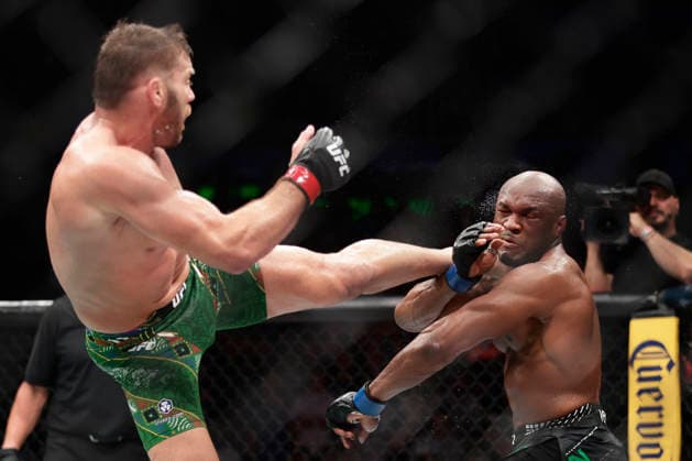 July 18, 2026, Oklahoma City, Oklahoma, United States: DRICUS DU PLESSIS and KAMARU USMAN fight in a 5-round Middleweight Main Event bout at UFC Fight Night OKC at the Paycom Center in Oklahoma City, OK. UFC Fight Night Oklahoma City  - ZUMAs346 20260718_zsp_s346_076 Copyright: xAlejandroxSalazarx