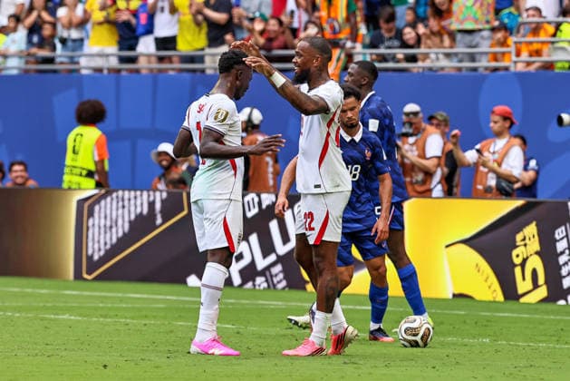 MIAMI GARDENS, FL - JULY 18: Bukayo Saka 7 of England celebrates a goal with Ivan Toney 22 of England during a FIFA World Cup, WM, Weltmeisterschaft, Fussball 26 Bronze Final match between France and England on July 18,2026 at Miami Stadium, in Miami Gardens, Fla.(Photo by Chris Arjoon Icon Sportswire) SOCCER: JUL 18 FIFA World Cup 26 Bronze Final - France v England EDITORIAL USE ONLY Icon26071800000048