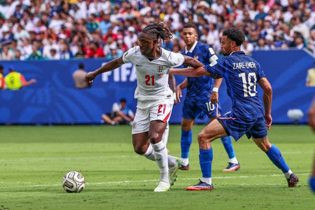 MIAMI GARDENS, FL - JULY 18: Eberechi Eze 21 of England and Warren Zaire-Emery 18 of France battle for a ball during a FIFA World Cup, WM, Weltmeisterschaft, Fussball 26 Bronze Final match between France and England on July 18,2026 at Miami Stadium, in Miami Gardens, Fla.(Photo by Chris Arjoon Icon Sportswire) SOCCER: JUL 18 FIFA World Cup 26 Bronze Final - France v England EDITORIAL USE ONLY Icon26071800000071