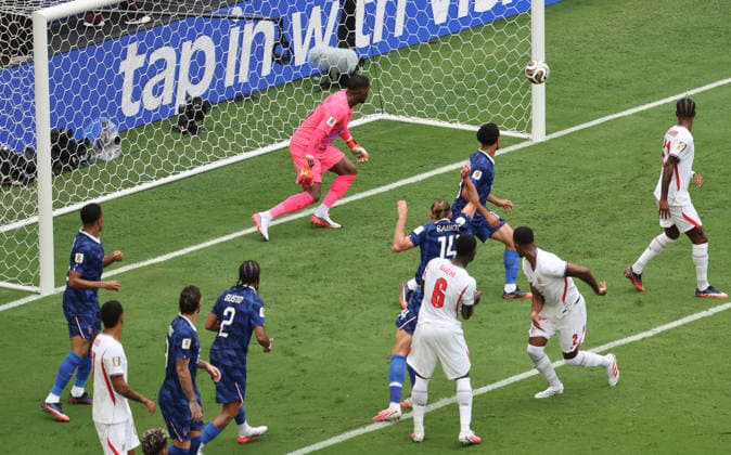 (260719) -- MIAMI, July 19, 2026 -- Mike Maignan (top), goalkeeper of France, fails to make a save during the bronze final match between France and England at the 2026 FIFA World Cup, WM, Weltmeisterschaft, Fussball in Miami, the United States, July 18, 2026. ) (SP)U.S.-MIAMI-FOOTBALL-FIFA WORLD CUP-BRONZE FINAL-FRA VS ENG ZhangxFengguo 