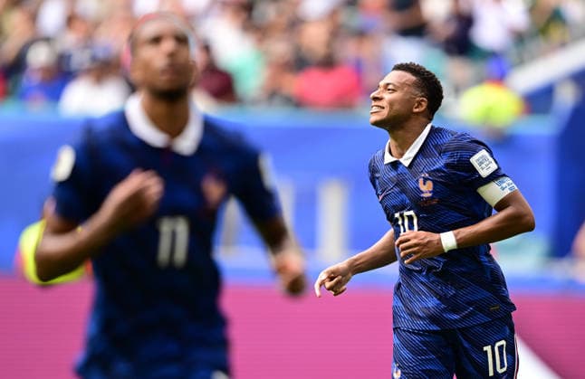 (260719) -- MIAMI, July 19, 2026 -- Kylian Mbappe (R) of France reacts during the bronze final match between France and England at the 2026 FIFA World Cup, WM, Weltmeisterschaft, Fussball in Miami, the United States, July 18, 2026. ) (SP)U.S.-MIAMI-FOOTBALL-FIFA WORLD CUP-BRONZE FINAL-FRA VS ENG ChenxYichen 