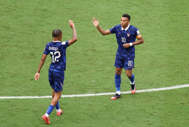 (260719) -- MIAMI, July 19, 2026 -- Kylian Mbappe (R) and Bradley Barcola of France celebrate scoring during the bronze final match between France and England at the 2026 FIFA World Cup, WM, Weltmeisterschaft, Fussball in Miami, the United States, July 18, 2026. ) (SP)U.S.-MIAMI-FOOTBALL-FIFA WORLD CUP-BRONZE FINAL-FRA VS ENG ZhangxFengguo 