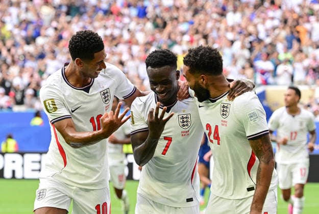 (260719) -- MIAMI, July 19, 2026 -- Bukayo Saka (C) of England celebrates scoring a penalty with teammate Jude Bellingham (L) and Reece James during the bronze final match between France and England at the 2026 FIFA World Cup, WM, Weltmeisterschaft, Fussball in Miami, the United States, July 18, 2026. ) (SP)U.S.-MIAMI-FOOTBALL-FIFA WORLD CUP-BRONZE FINAL-FRA VS ENG ChenxYichen 