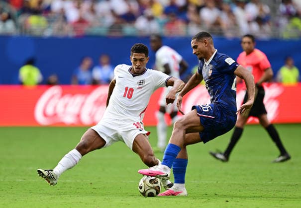(260719) -- MIAMI, July 19, 2026 -- Jude Bellingham (L) of England competes during the bronze final match between France and England at the 2026 FIFA World Cup, WM, Weltmeisterschaft, Fussball in Miami, the United States, July 18, 2026. ) (SP)U.S.-MIAMI-FOOTBALL-FIFA WORLD CUP-BRONZE FINAL-FRA VS ENG ChenxYichen 
