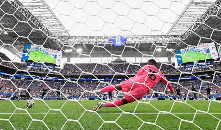 (260719) -- MIAMI, July 19, 2026 -- Mike Maignan (front) of France fails to save the penalty shot by Bukayo Saka of England during the bronze final match between France and England at the 2026 FIFA World Cup, WM, Weltmeisterschaft, Fussball in Miami, the United States, July 18, 2026. ) (SP)U.S.-MIAMI-FOOTBALL-FIFA WORLD CUP-BRONZE FINAL-FRA VS ENG ChenxYichen 