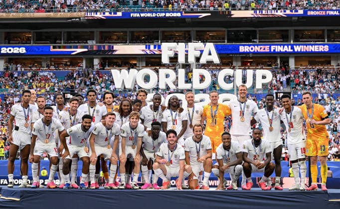 (260719) -- MIAMI, July 19, 2026 -- Players of England pose for photos on the podium after winning the bronze final match between France and England at the 2026 FIFA World Cup, WM, Weltmeisterschaft, Fussball in Miami, the United States, July 18, 2026. ) (SP)U.S.-MIAMI-FOOTBALL-FIFA WORLD CUP-BRONZE FINAL-FRA VS ENG ChenxYichen 