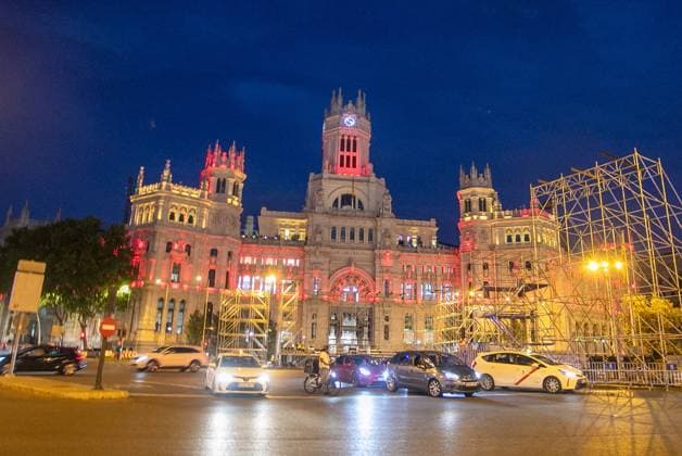 July 18, 2026, Madrid, Madrid, Spain: The Cibeles Palace in Madrid was illuminated with the colors of the Spanish flag for the FIFA World Cup, WM, Weltmeisterschaft, Fussball 2026 final match between Spain and Argentina in New York, USA, on Sunday, July 19. Illumination Of Emblematic Buildings In Madrid, Colors Of Spain  - ZUMAs197 0862035030st Copyright: xDavidxCanalesx
