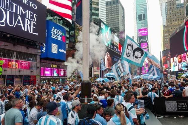 New York, NY- July 18: Argentina National Football Team Fans Gather and Celebrate World Cup Game in Times Square New York City for World Cup Final on July 18, 2026 Credit: Camara Porter Argentina National Football Team Fans In NYC  - ZUMAa123 0862053013st Copyright: xAdMediax