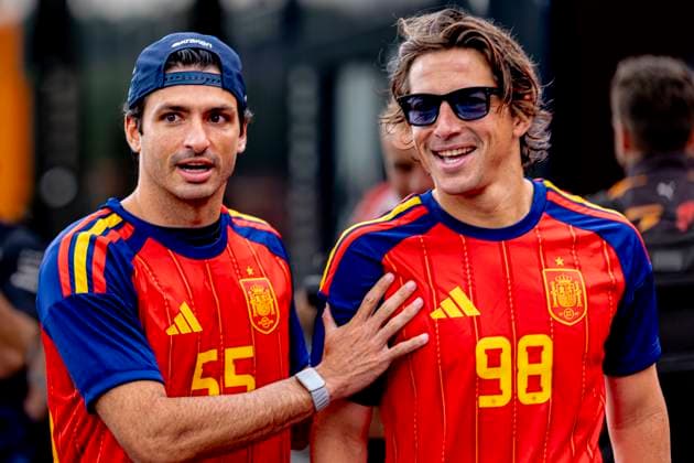 SPA - Formula 1 driver Carlos Sainz of Atlassian Williams F1 Team wearing a special Spain shirt during the Formula 1 Belgium at Spa Francorchamps on July 19, 2026 in Spa, Belgium. (Photo by DeFodi Images) - *** SPA Formula 1 driver Carlos Sainz of the Atlassian Williams F1 Team wearing a special Spain jersey during the Formula 1 Belgian Grand Prix at Spa-Francorchamps on July 19, 2026, in Spa, Belgium. Photo by DeFodi Images