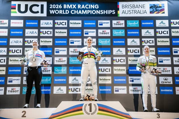 2026 UCI BMX Racing World Championships Picture by Alex Whitehead SWpix.com - 19 07 2026 - Cycling - 2026 UCI BMX Racing World Championships - Brisbane SX International BMX Centre, Brisbane, Australia - Women Junior Podium - Freia Challis of Great Britain wins Gold ahead of Elsa Rendall Todd of Great Britain and Isla Basa of Australia Brisbane Brisbane SX International BMX Centre Australia Copyright: x xSWpix.comx(t axPhotographyxHubxLtd)xAlexxWhitehead SWpix.comx SWP-3030-15042