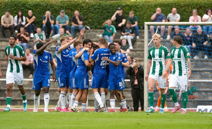 Foto : Torjubel bei den Verdener Spielern nach dem Treffer von Jalte Finnjan RÖPE (mitte , 15) Fussball 1. Bundesliga , am Sa. 18.07.2026 Saisonvorbereitung FC Verden - Werder Bremen *** Photo: Verden players celebrating a goal after Jalte Finnjan RÖPE scored in the center, 15 Soccer 1 Bundesliga, on Sat, July 18, 2026, Preseason FC Verden vs. Werder Bremen
