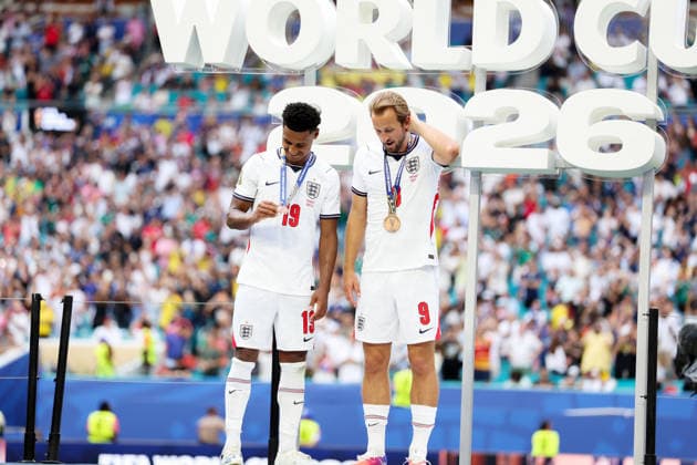 July 18, 2026, Fort Lauderdale, Florida, USA: England s Harry Kane and Ollie Watkins pose for a photograph with their bronze medals during the medal presentation ceremony after England defeated France 6Ã¢â‚¬4 in the FIFA World Cup, WM, Weltmeisterschaft, Fussball 2026 third-place playoff at Hard Rock Stadium on July 18, 2026, in Miami Gardens, Florida. Soccer 2026: England Vs France World Cup Fifa 2026  - ZUMAd192 20260718_zsp_d192_014 Copyright: xDenilsonxMentorx