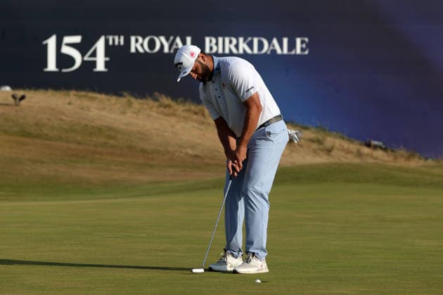 Sport Bilder des Tages RECORD DATE NOT STATED 18th July 2026; Royal Birkdale Golf Club, Southport, Merseyside, England; The Open Championship Round Three; Jon Rahm (ESP) holes his putt on the 18th green DavidxBlunsden