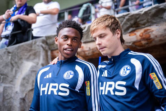 19.07.2026, Fussball, , Saison 2025 2026, Testspiel, FC Erzgebirge Aue - FC Schalke 04, Junior Adamu (FC Schalke 04), Finn Porath (FC Schalke 04) xRHR-FOTO YYx *** July 19, 2026, Soccer, , 2025–2026 Season, Friendly Match, FC Erzgebirge Aue vs. FC Schalke 04, Junior Adamu (FC Schalke 04), Finn Porath (FC Schalke 04) xRHR PHOTO YYx Copyright: KROEGER RHR-FOTOx RHR-FOTO YY