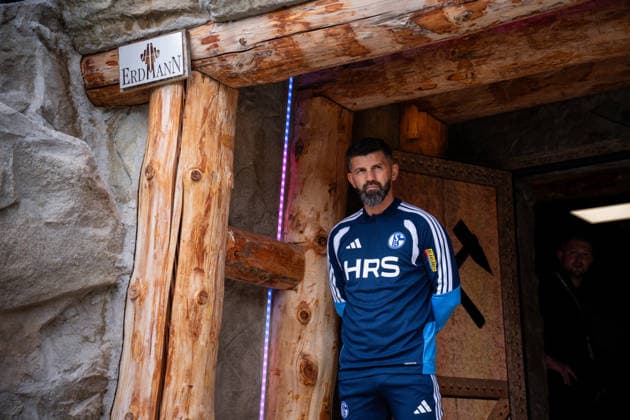 19.07.2026, Fussball, , Saison 2025 2026, Testspiel, FC Erzgebirge Aue - FC Schalke 04, Trainer Miron Muslic (FC Schalke 04) xRHR-FOTO YYx *** July 19, 2026, Soccer, , 2025–2026 Season, Friendly Match, FC Erzgebirge Aue vs. FC Schalke 04, Coach Miron Muslic, FC Schalke 04 xRHR PHOTO YYx Copyright: KROEGER RHR-FOTOx RHR-FOTO YY