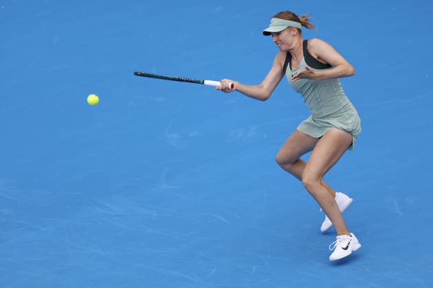 Linda Fruhvirtova of Czech Republic returns a ball to Xinyu Gao of China during the final round of qualifying at the WTA, Tennis Damen 250 Livesport Prague Open on July 19, 2026, Prague, Czech Republic. (CTKxPhoto PavelxLebeda) CTKPhotoF202607190001001  CTKPhotoF202607190001001