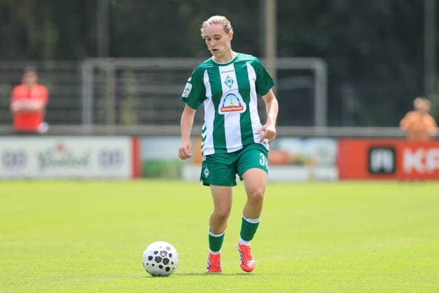 Maria Penner (SV Werder Bremen, 33) am Ball, Freisteller, Einzelbild, Ganzkörper, Aktion, Action, Spielszene, 19.07.2026, Deurningen (Niederlande), Fussball, Testspiel Frauen, FC Twente Enschede - SV Werder Bremen *** Maria Penner, SV Werder Bremen, 33, on the ball, isolated shot, single frame, full body, action, game scene, July 19, 2026, Deurningen, Netherlands, soccer, women s friendly match, FC Twente Enschede vs. SV Werder Bremen xobx