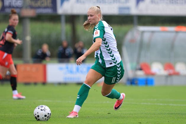 Isabella Jaron (SV Werder Bremen, 11) am Ball, Einzelbild, Ganzkörper, Aktion, Action, Spielszene, 19.07.2026, Deurningen (Niederlande), Fussball, Testspiel Frauen, FC Twente Enschede - SV Werder Bremen *** Isabella Jaron, SV Werder Bremen, No. 11 with the ball, single frame, full-body shot, action, game scene, July 19, 2026, Deurningen, Netherlands, soccer, women s friendly match, FC Twente Enschede vs. SV Werder Bremen xobx