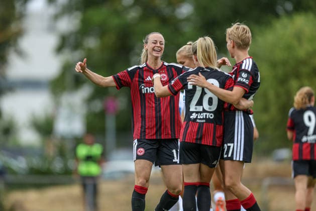 GER, Frankfurt, Eintracht Frankfurt vs SC Sand, Vorbereitung, Fussball, DFB, Spielzeit 2026 2027, Sportanlage Goldstein, Testspiel im Bild: Rebecka Blomqvist (Eintracht Frankfurt Frauen 28) erzielt das 1:0, Tor, Jubel und Freude, Emotionen, Amanda Ilestedt (Eintracht Frankfurt Frauen 13) DFB DFL REGULATIONS PROHIBIT ANY USE OF PHOTOGRAPHS AS IMAGE SEQUENCES AND OR QUASI-VIDEO, 19.07.2026 *** GER, Frankfurt, Eintracht Frankfurt vs. SC Sand, Preseason, Soccer, DFB, 2026–2027 Season, Goldstein Sports Complex, Friendly Match: Photo by Rebecka Blomqvist—Eintracht Frankfurt Women’s Team No. 28 scores the 1–0 goal, Celebration and joy, emotions, Amanda Ilestedt, Eintracht Frankfurt Women’s Team No. 13. DFB and DFL regulations prohibit any use of photographs as image sequences and or quasi-video. July 19, 2026 Copyright: HMBxMedia HendrikxHamelau