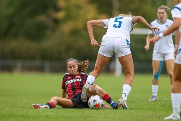 GER, Frankfurt, Eintracht Frankfurt vs SC Sand, Vorbereitung, Fussball, DFB, Spielzeit 2026 2027, Sportanlage Goldstein, Testspiel im Bild: Ela Demirbas (Eintracht Frankfurt Frauen 18), Athanasia Tsaroucha (SC Sand Frauen 5) DFB DFL REGULATIONS PROHIBIT ANY USE OF PHOTOGRAPHS AS IMAGE SEQUENCES AND OR QUASI-VIDEO, 19.07.2026 *** GER, Frankfurt, Eintracht Frankfurt vs. SC Sand, Preseason, Soccer, DFB, 2026–2027 Season, Goldstein Sports Complex, Photo from the friendly match: Ela Demirbas, Eintracht Frankfurt Women’s U-18, Athanasia Tsaroucha, SC Sand Women’s U-5. DFB and DFL regulations prohibit any use of photographs as image sequences and or quasi-video, July 19, 2026 Copyright: HMBxMedia HendrikxHamelau