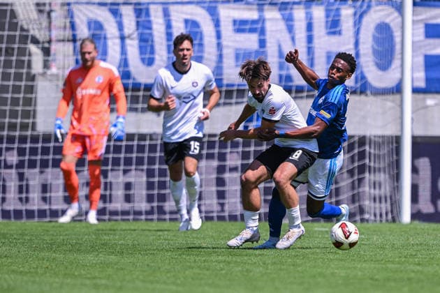 19.07.2026, Fussball, , Saison 2025 2026, Testspiel, FC Erzgebirge Aue - FC Schalke 04, Nils Lihsek (FC Erzgebirge Aue), Junior Adamu (FC Schalke 04) xRHR-FOTO YYx *** July 19, 2026, Soccer, , 2025–2026 Season, Friendly Match, FC Erzgebirge Aue vs. FC Schalke 04, Nils Lihsek (FC Erzgebirge Aue), Junior Adamu (FC Schalke 04) xRHR PHOTO YYx Copyright: KROEGER RHR-FOTOx RHR-FOTO YY