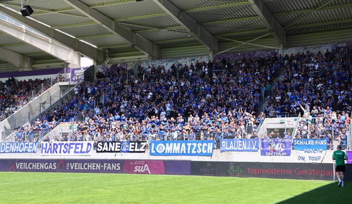 Erz.Aue - Schalke 04 Testspiel Aue, 19.07.2026, eins-Erzgebirgsstadion, Fussball, Testspiel , FC Erzgebirge Aue vs. FC Schalke 04 , Im Bild : Fans von Schalke 04 , *** Erz Aue vs. Schalke 04 Friendly Match, Aue, July 19, 2026, at Erzgebirgsstadion, Soccer, Friendly Match, FC Erzgebirge Aue vs. FC Schalke 04, Pictured: Schalke 04 fans, Picture Point