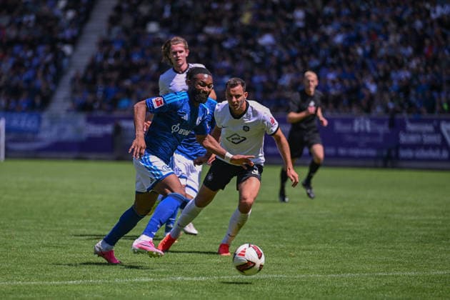 19.07.2026, Fussball, , Saison 2025 2026, Testspiel, FC Erzgebirge Aue - FC Schalke 04, Moussa Sylla (FC Schalke 04), Bastian Strietzel (FC Erzgebirge Aue) xRHR-FOTO YYx *** July 19, 2026, Soccer, , 2025–2026 season, Friendly match, FC Erzgebirge Aue vs. FC Schalke 04, Moussa Sylla (FC Schalke 04), Bastian Strietzel (FC Erzgebirge Aue) xRHR PHOTO YYx Copyright: KROEGER RHR-FOTOx RHR-FOTO YY