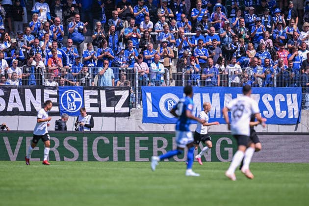 19.07.2026, Fussball, , Saison 2025 2026, Testspiel, FC Erzgebirge Aue - FC Schalke 04, Fans FC Schalke 04 xRHR-FOTO YYx *** July 19, 2026, Soccer, , 2025–2026 Season, Friendly Match, FC Erzgebirge Aue vs. FC Schalke 04, FC Schalke 04 Fans xRHR PHOTO YYx Copyright: KROEGER RHR-FOTOx RHR-FOTO YY