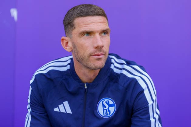 19.07.2026, xtgx, Fussball - Testspiel Erzgebirge Aue - FC Schalke 04 v.l. Robin Gosens (Schalke, 8) (DFL DFB REGULATIONS PROHIBIT ANY USE OF PHOTOGRAPHS as IMAGE SEQUENCES and or QUASI-VIDEO) Aue *** July 19, 2026, xtgx, Soccer Friendly Match Erzgebirge Aue vs. FC Schalke 04 featuring Robin Gosens (Schalke), 8 DFL DFB REGULATIONS PROHIBIT ANY USE OF PHOTOGRAPHS as IMAGE SEQUENCES and or QUASI-VIDEO Aue