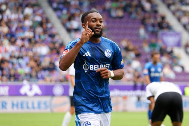19.07.2026, xtgx, Fussball - Testspiel Erzgebirge Aue - FC Schalke 04 v.l. Moussa Sylla (Schalke, 9) Jubel, Torjubel, jubelt ueber das Tor, celebrate the goal, celebration (DFL DFB REGULATIONS PROHIBIT ANY USE OF PHOTOGRAPHS as IMAGE SEQUENCES and or QUASI-VIDEO) Aue *** July 19, 2026, xtgx, Soccer Friendly: Erzgebirge Aue vs. FC Schalke 04, featuring Moussa Sylla of Schalke, 9 celebrations, Goal celebration, celebrating the goal, DFL and DFB regulations prohibit any use of photographs as image sequences and or quasi-video. Aue